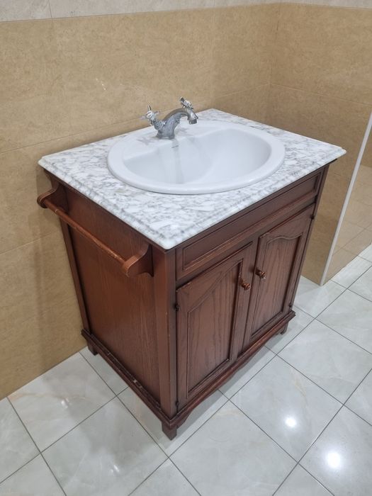 Продам раковину под мрамор с тумбой.
