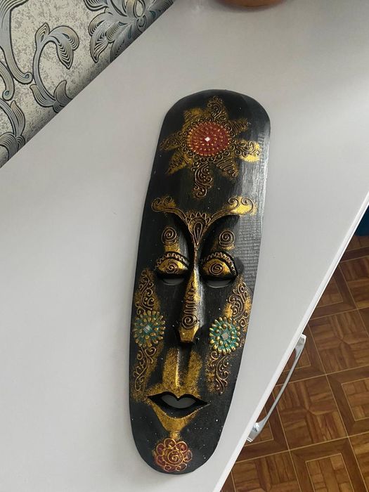 Маски на стеные из дерева