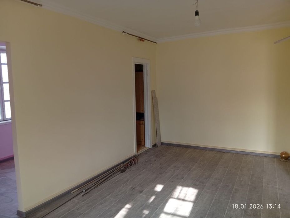 Продаётся двух комнатная квартира.В двух этажном доме первый этаж.