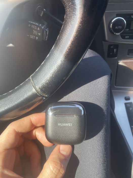 Продам наушники huawei