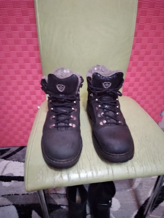 Срочно!Продам зимние мужские ботинки.Торг.