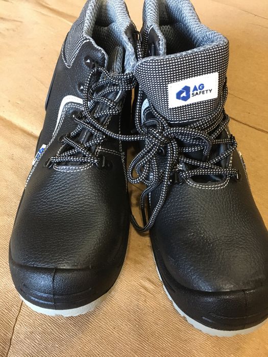 Продам  мужскую спецобувь