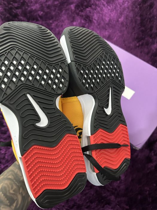 NIKE Lebron WitnessVlll  NR 42,5 NOI Originali