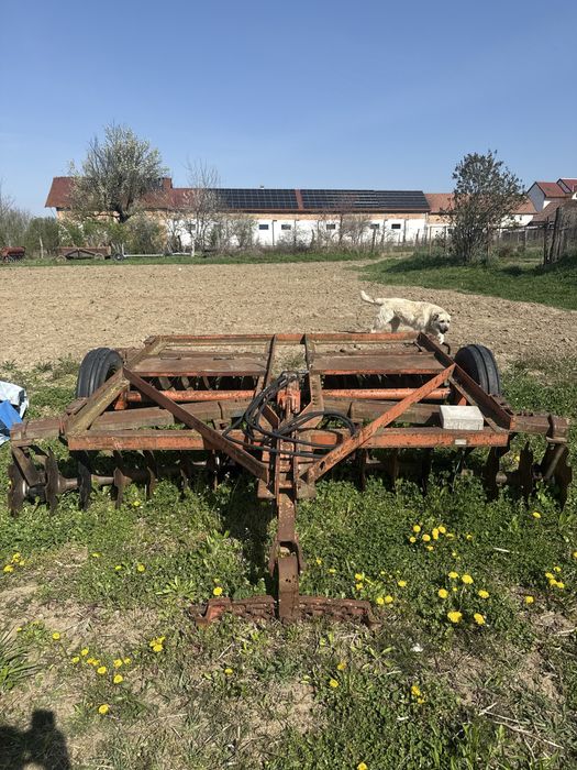 Tractor Universal 650