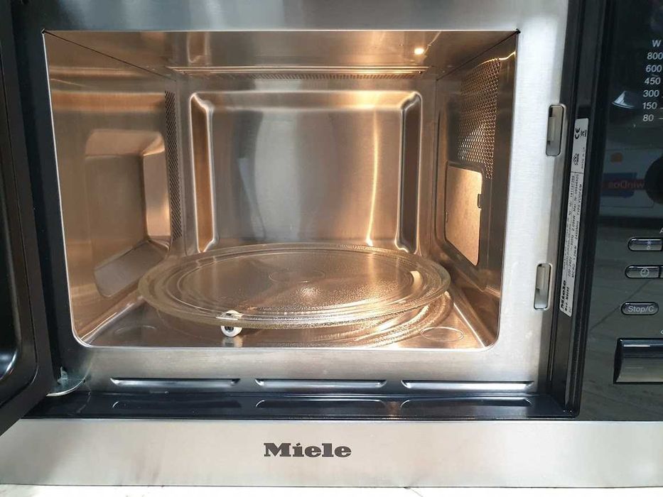 17L - 600мм - Miele M6032 Микровълнова Фурна с Грил за Вграждане