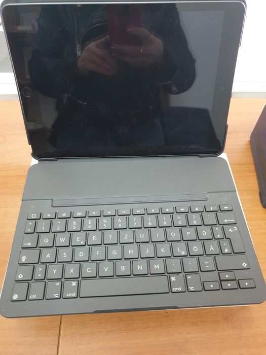 IPad 9 (Gen) 64GB + клаветура