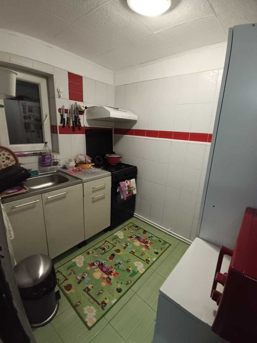 De vanzare casa 3 camere zona Damaroaia 2 bai, balcon deschis