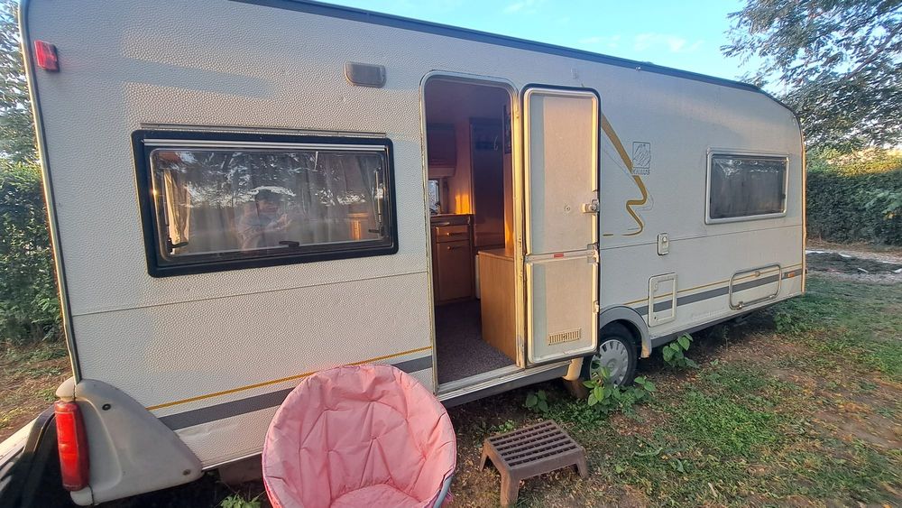 Vând rulota Knaus 550 Blue Line