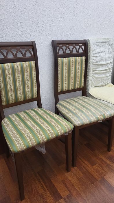 Стулья и ТВ зона