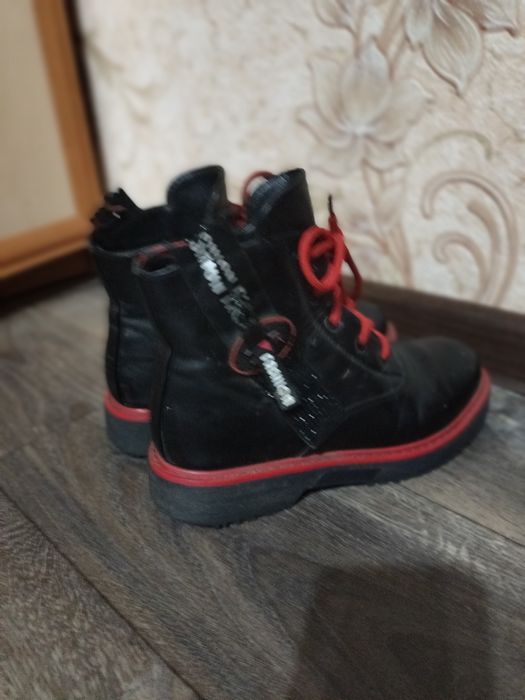 Продам три пары обуви весна осень для девочки