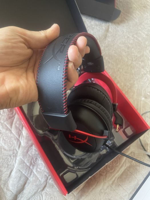 Продам новые игровые наушники hyperx cloud II