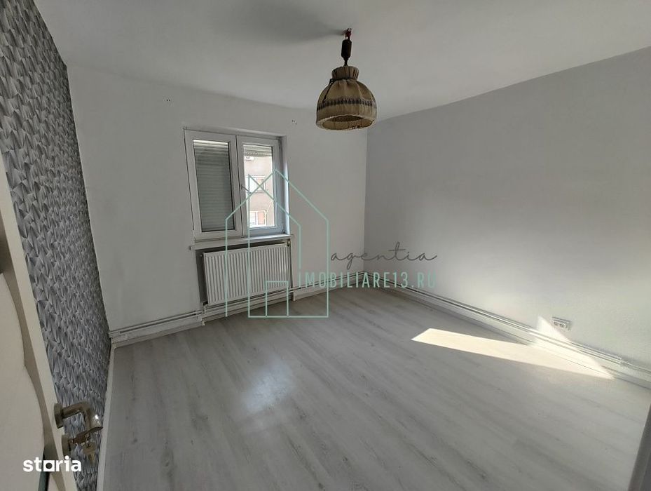 Apartament 3 camere, etaj 3, Cartier M. Kogalniceanu, 44mp Sebes, Alba