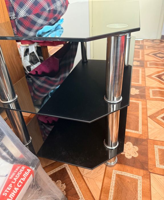 Елегантна маса за телевизор и дом. Кино