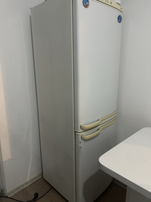 Екі камералы тоңазытқыш сатылады!