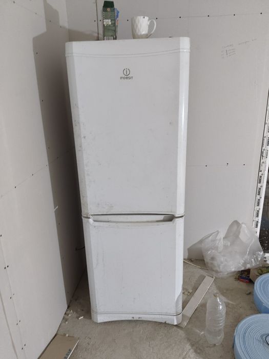 Продам холодильник, INDESIT, рабочий!