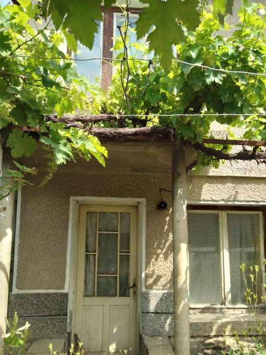 Продавам  къща в гр. Попово
