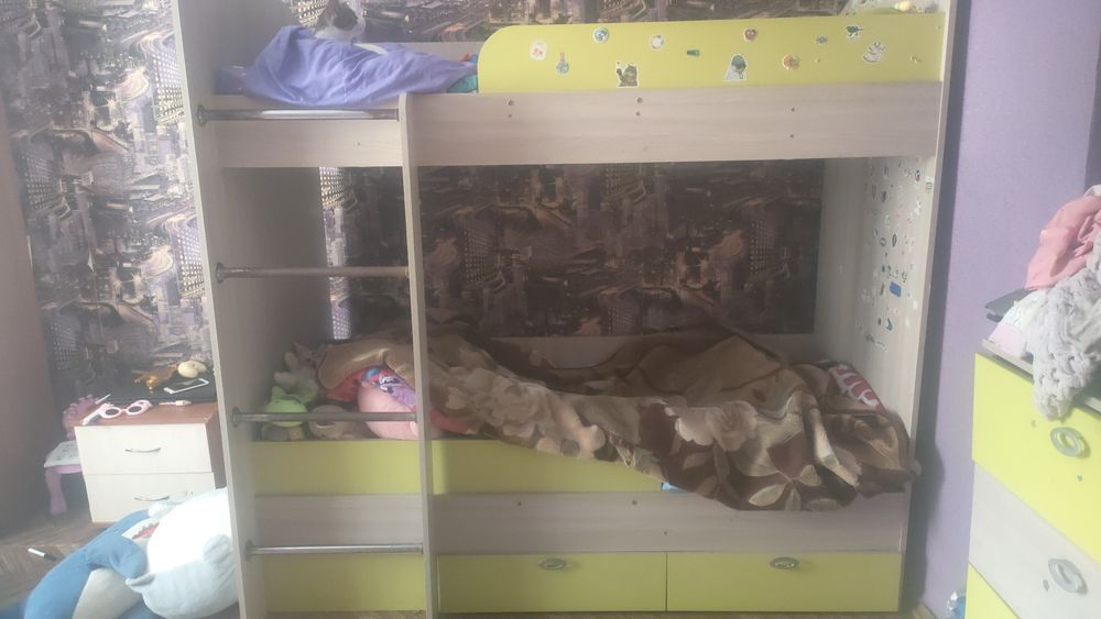 Продам двух ярусную кровать