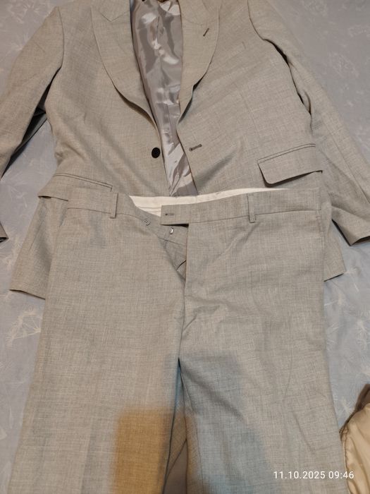 Нов неизползван костюм от 3 части