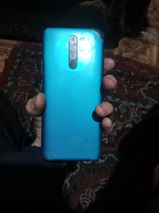 Продам Redmi 9 чуть покоцаный