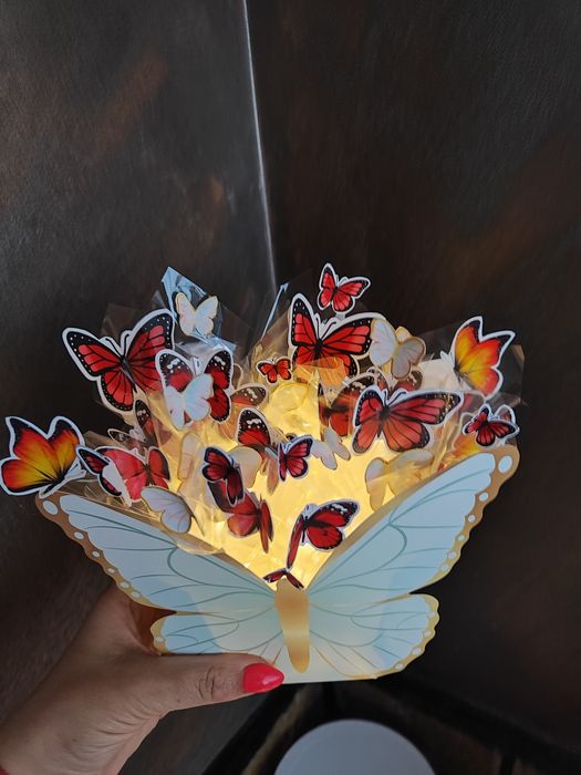 Светещ пеперуден букет