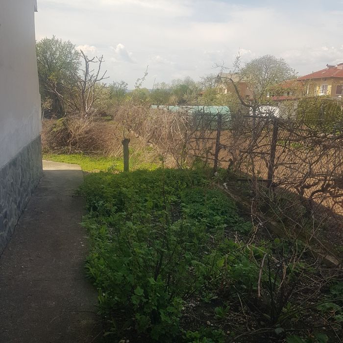Продава къща в с Крайници общ.Дупница