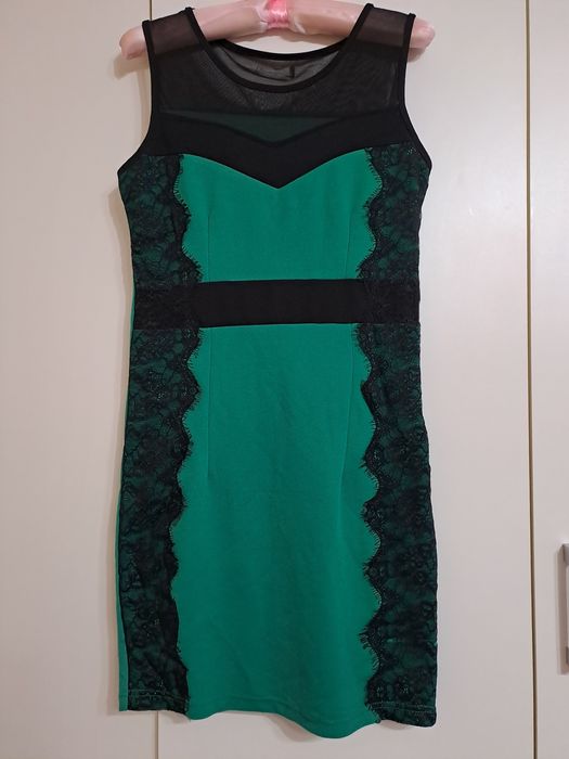 Къса зелена рокля