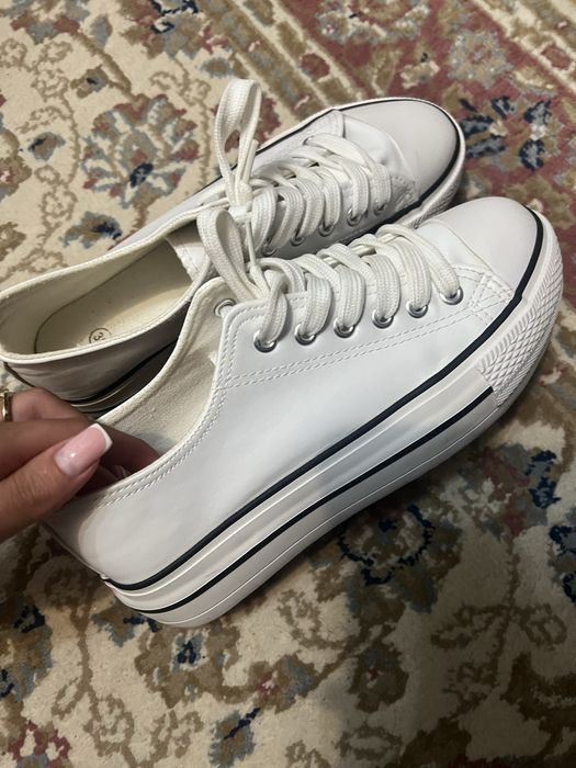 Adidasi de tip sport