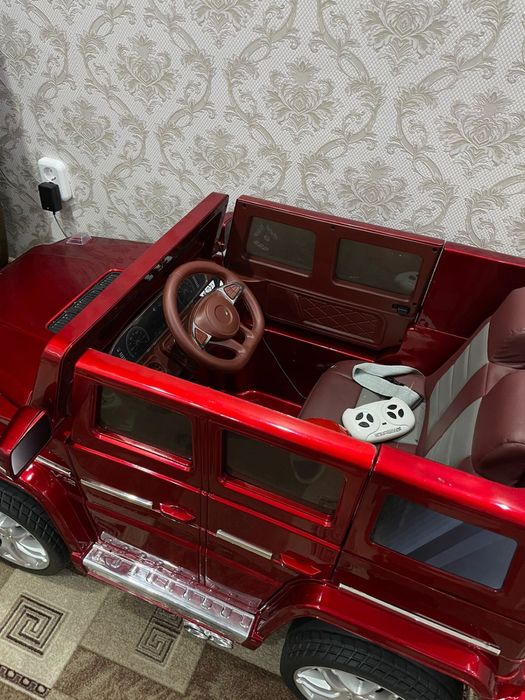 Продам машину детскую