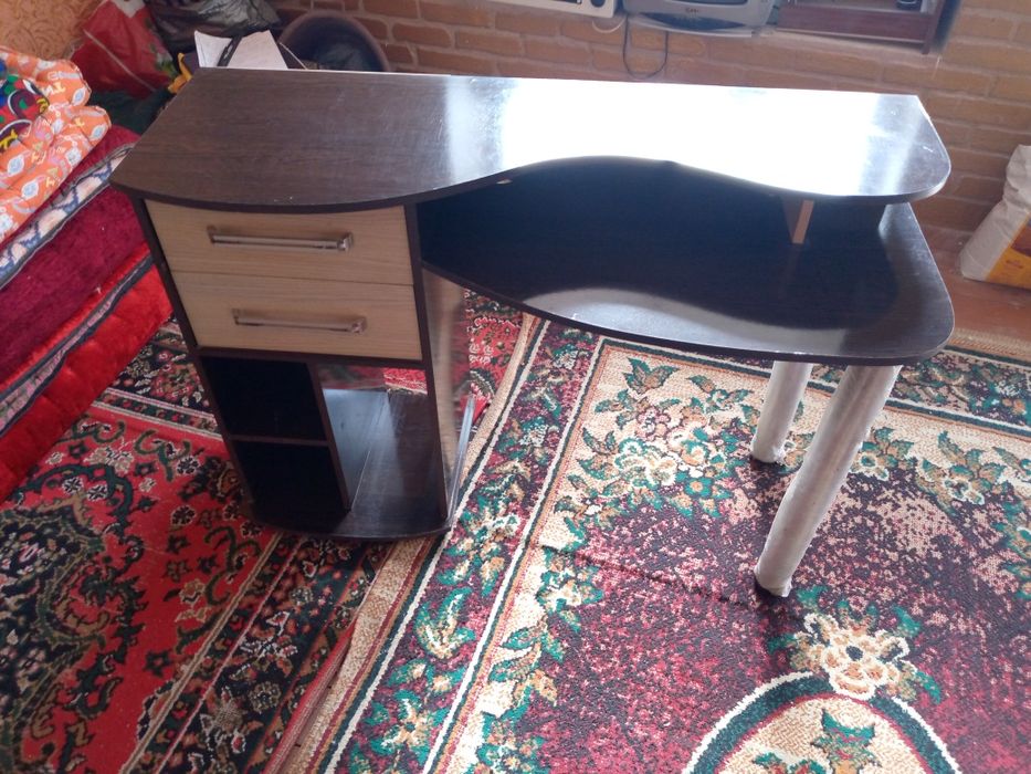 Kompyuterga ofisniy parta