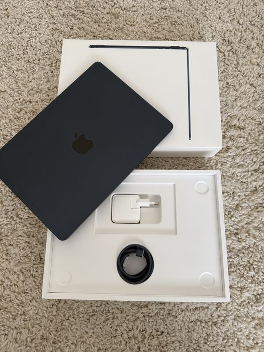 Laptop Macbook Air M2 stare impecabila