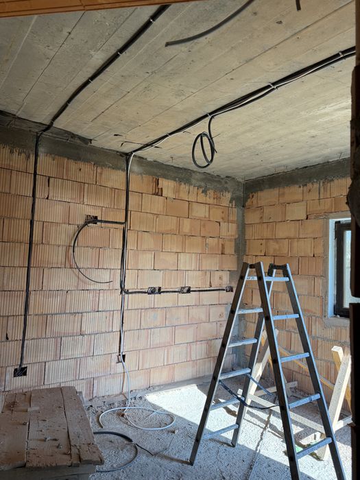 Electrician  cu experienta