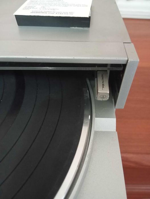 Продам редкий  тангенциальный проигрыватель винил дисков REALISTIC.