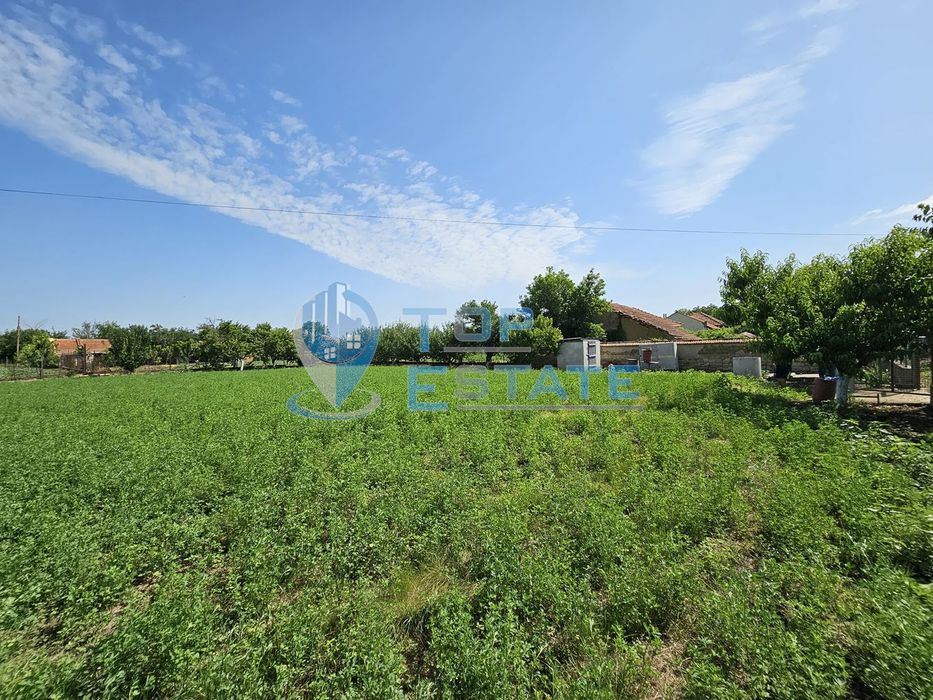 Парцел в с. Раданово подходящ за къща или ФЕЦ