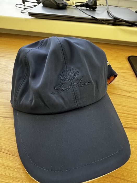 Кепка лоро, Loro