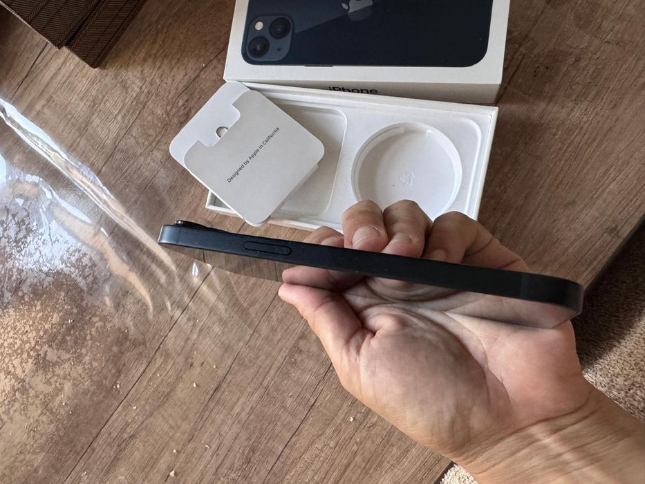Продам Apple iphone 13