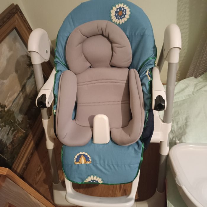Стульчик малышу для еды и сна