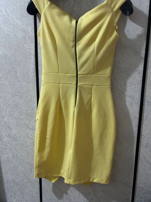 Жълта дамска рокля