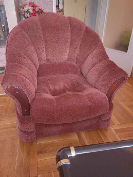 Холов комплект: мека мебел с масичка