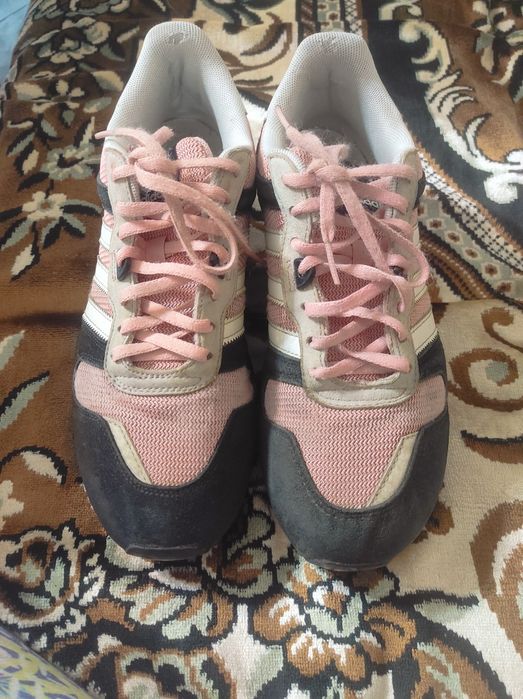 Кроссовки Адидас   женские продам б/у