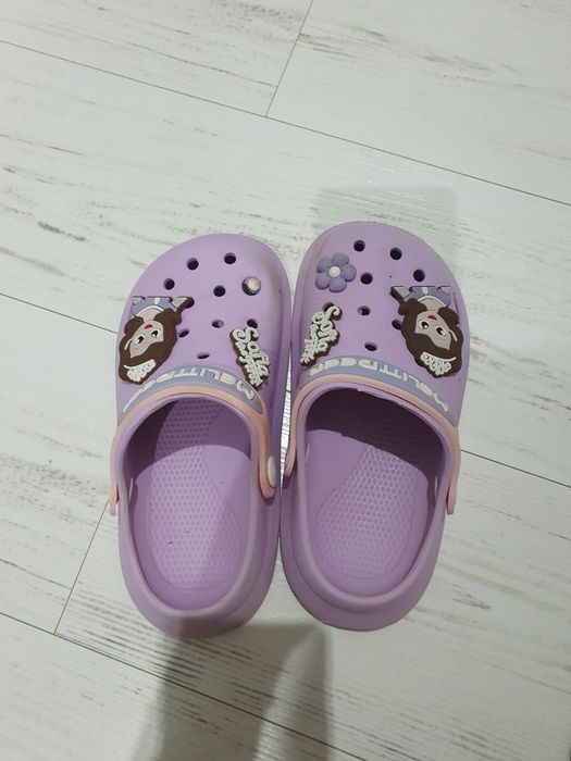 Продам детскую обувь