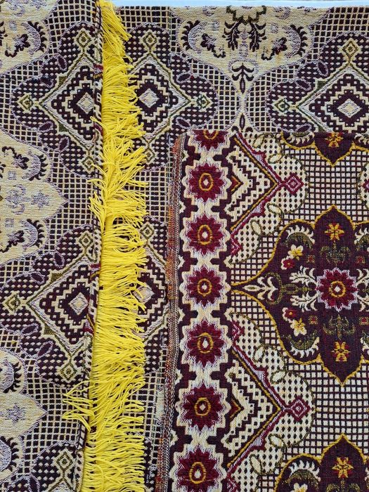 Чисто нови вълнени черги, килим и покривала за легла