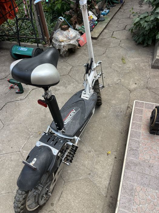 Скутер 1000 w  перфектен