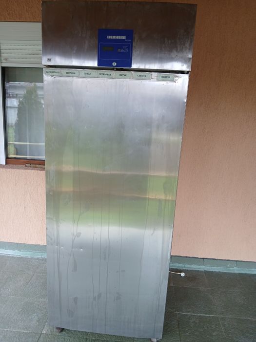 Продавам професионален фризер