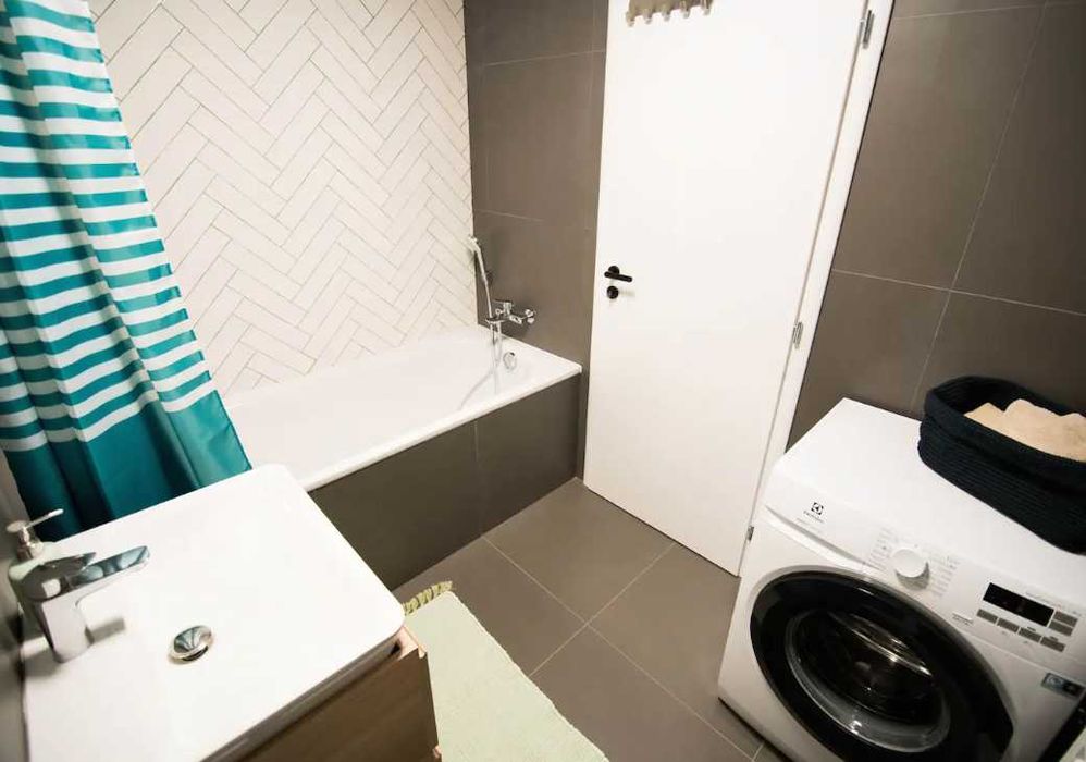 Дава се под наем Двустаен апартамент в Пловдив, Кършияка - 52 кв.м за 351.9 € - Снимка #1