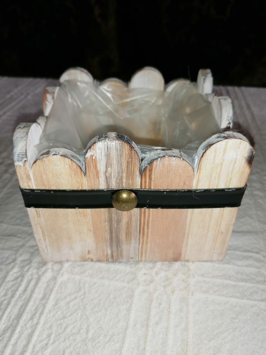 Непотребни кашпи обща цена 15 лева