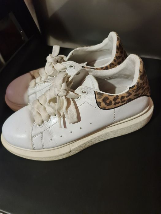 Alexander McQueen! Damă nr 40.