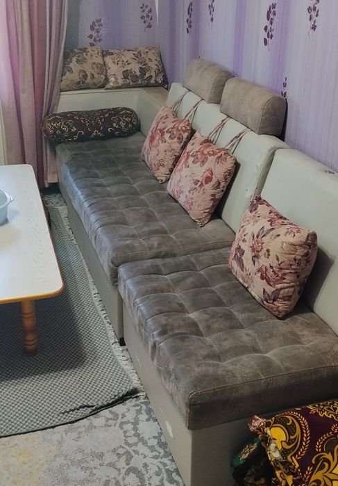 Ugalok диван уголок va 2 ta Puffik bor
Sotiladi kelib kurib ol