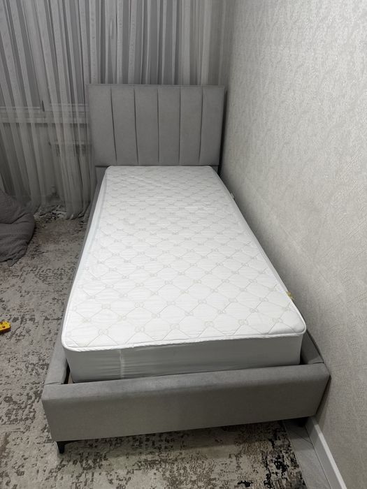 Односпальная кровать, диван