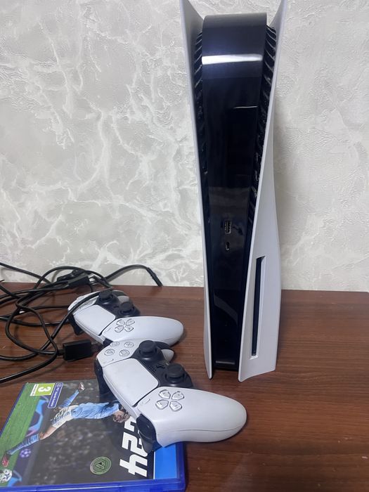 Срочно продам PS 5 с двумя джостиками с диском