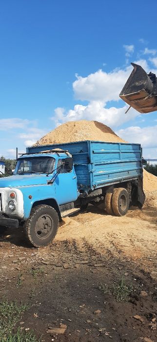 Перегной, чернозем, опилки и т.д.